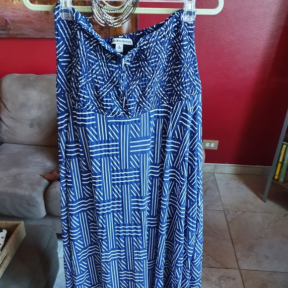 Dress - Picture 3 of 3